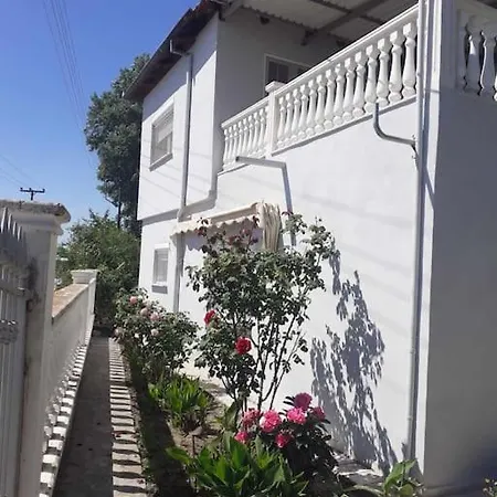 The In Paralía