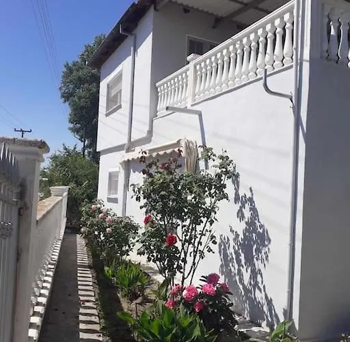 The In Paralía